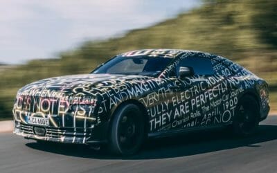 Automobilový průmysl: Rolls-Royce představuje první luxusní elektromobil s názvem ” Spectre “ 