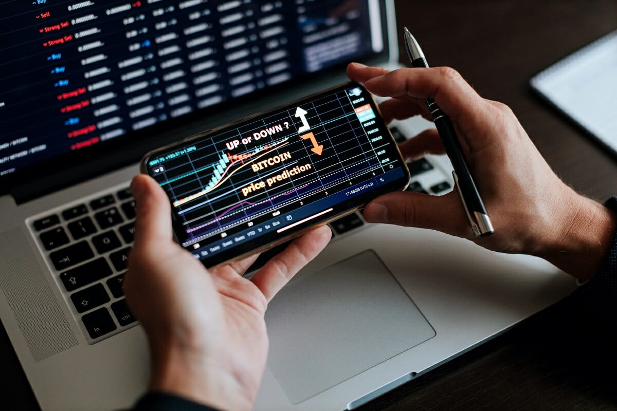 Strategies to take a short position on Bitcoin cryptos