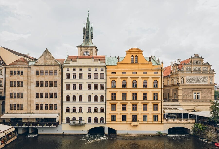 Foreigners and foreign entrepreneurs do business in Czech Republic