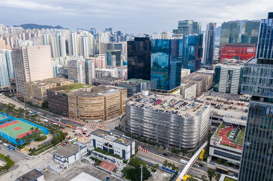 Tariff Tensions Trigger Hong Kong’s Sharpest Market Plunge Since 1997